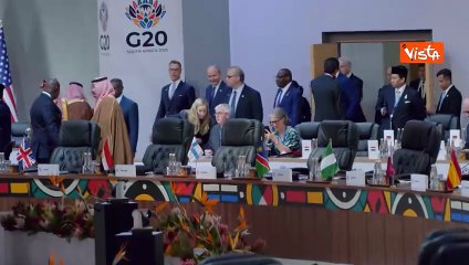 Meloni al G20, la calorosa stretta di mano con il premier indiano Modi a Johannesburg