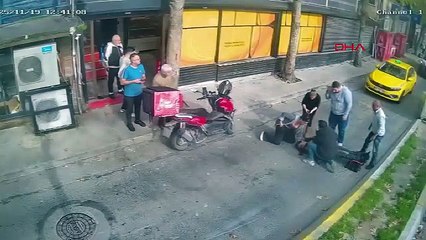 Kontrolden çıkan motosiklet metrelerce sürüklendi!