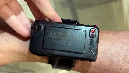 Tornozeleira de Bolsonaro tinha sinais de avaria e marcas de queimadura