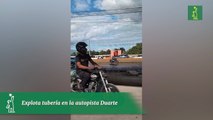 Explota tubería en la autopista Duarte