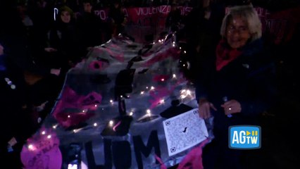 A Roma l'omaggio del movimento femminista ad Ornella Vanoni: il corteo balla sulle note di «La voglia, la pazzia»