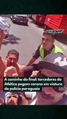 A caminho da final: torcedores do Atlético pegam carona em viatura da polícia paraguai