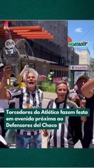 Torcedores do Atlético fazem a festa em avenida próxima ao Defensores del Chaco