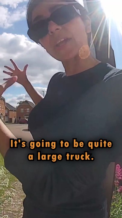 Entitled Karen Freaks Out When I Refuse To Move For Her “Mercedes”