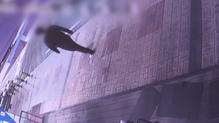 70대 모친 흉기 살해 20대 체포..."맨발로 도주" / YTN