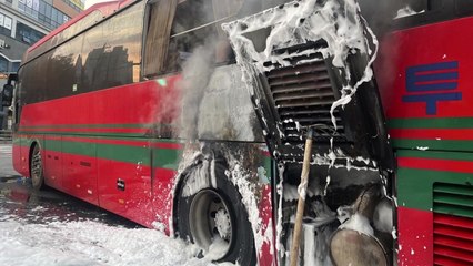 대전서 통근버스 뒷바퀴 화재..."인명 피해 없어" / YTN