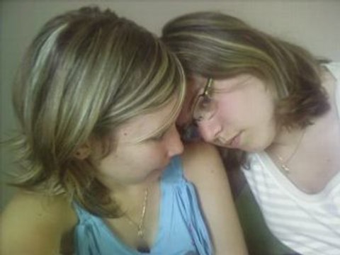 VIDEO PETITE SOEUR GRDE SOEUR