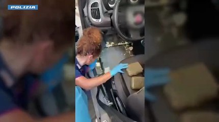 Aveva in auto 52 chili di hashish, arrestata una donna a Catania