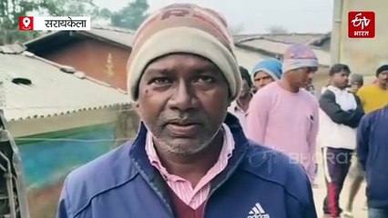 सरायकेला में सड़क किनारे घर पर पलटा गिट्टी लदा हाइवा, पिता-पुत्री की मौत