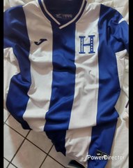 FUE POR MIS CATRACHOS HERMOSOS ES UNA LASTIMA QUE NO ESTEMOS EN LA COPA DEL MUNDO 2026 PERO DESDE AQUÍ DESDE MI CORAZÓN DECIRLES QUE ESTOY CON USTEDES HONDUREÑOS VIVA VIVA Y VIVA MI BONITA HONDURAS INDUMENTARIA DEL DIA DE AYER FUTBOL