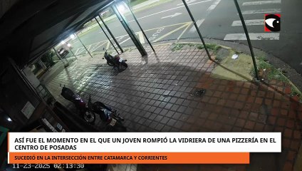 Así fue el momento en el que un joven rompió la vidriera de una pizzería en el centro de Posadas