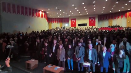 DEM Parti'nin toplantısında saygı duruşu ve İstiklal Marşı krizi