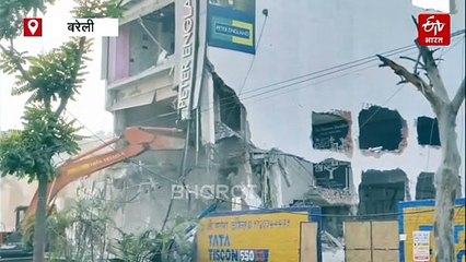 बरेली में मौलाना तौकीर रजा के करीबी आरिफ के शोरूम पर चला बुलडोजर; BDA की लगातार दूसरे दिन कार्रवाई
