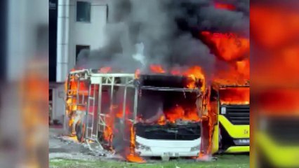 Belediye otobüsü alev alev yandı!