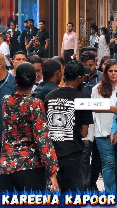 Bollywood Actress Kareena Kapoor Security Check 🥰