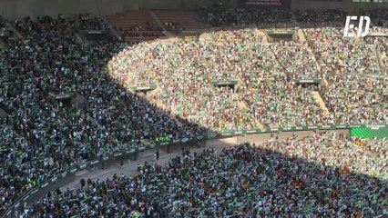 El himno del Real Betis antes del partido frente al Girona CF