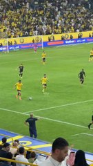 😁Há pessoas que tremem mais com um golo do Ronaldo do que com a conta da luz. A inveja deve doer mesmo, porque cada vez que dizem “está acabado”, ele volta e responde dentro de campo.