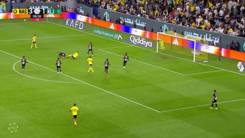 Al Nassr : Cristiano Ronaldo claque un retourné acrobatique magistral ! (vidéo)