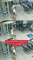 Ladrão atrapalhado invade banco, fica preso em porta giratória e é preso em MG
