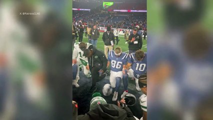 Patriots and Jets share a heartfelt moment of prayer after the game