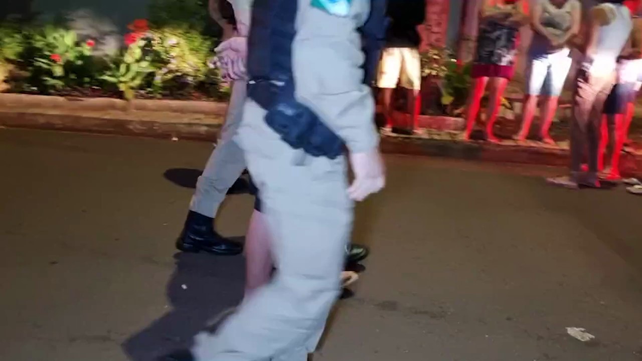 Motociclista é preso após atropelar mulher em patinete no Bairro Interlagos, em Cascavel