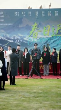 Une jeune fille de la campagne se retrouve mêlée à un scandale. Elle tente de faire ses preuves, mais finit par tomber amoureuse du professeur de géologie Ming Zhuo.