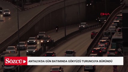 Antalya'da gün batımında gökyüzü turuncuya büründü