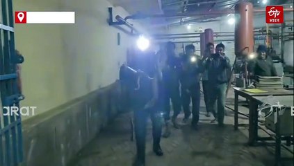 पाकुड़ के एक कोल्ड स्टोर में निकला कोबरा, वनकर्मियों ने किया रेस्क्यू