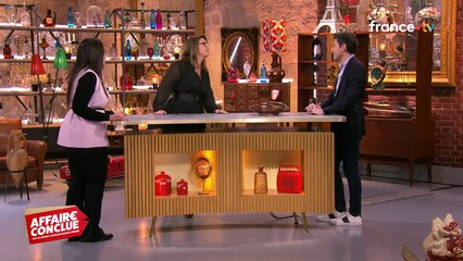 Julia Vignali présente ses nouvelles lunettes dans "Affaire conclue"