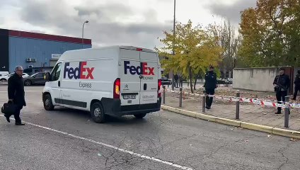 Esbronquen Pujol Ferrussola per no creuar pel pas zebra