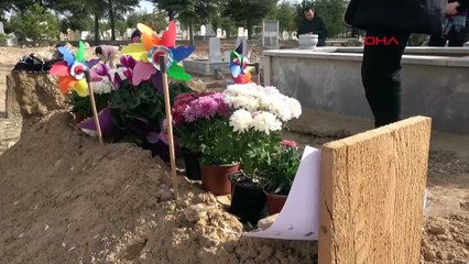 Eşini trafik canavarına kurban verdi: Öğretmenler Günü’nü mezar başında kutladı