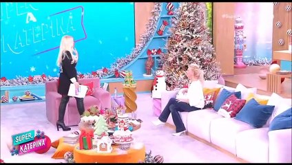 Καινούργιου: Της ξεκουμπώθηκε το φόρεμα στον αέρα - «Έχουμε φτάσει σε αυτά τα επίπεδα;»