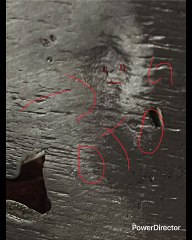 VUELVE VUELVE LA HORA DE JOHN CONSTANTINE ME DIJERON ESTE WEE SE PARECE A JOHN CONSTANTINE LE DA UN AIRE LE GUSTAN ESAS COSAS A MI