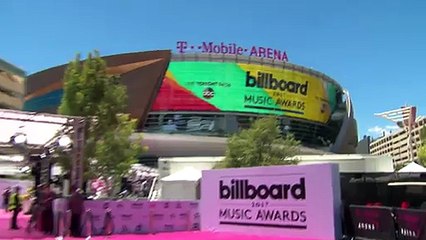 Justin Bieber & Selena Gomez Lose To BTS At Billboard Music Awards 2017
