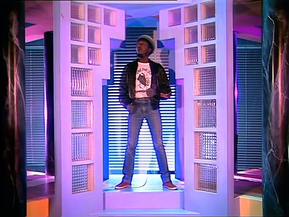 Jimmy Cliff chante son tube "Reggae Night"