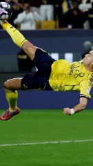 El golazo de Cristiano Ronaldo de chilena con 40 años