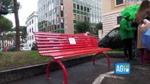 Sindacati inaugurano una «Panchina Rossa» a Roma in occasione della Giornata internazionale contro la violenza sulle donne