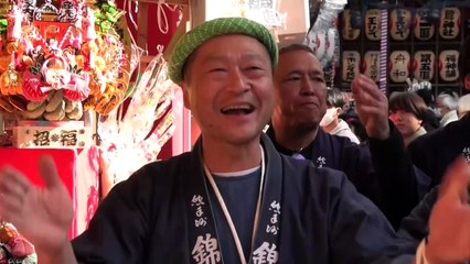 Tokyo'da Tori-no-ichi festivalinde Ootori Tapınağı'na yoğun ilgi