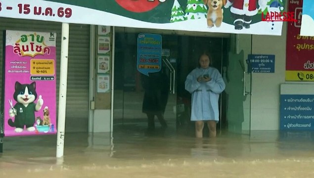 Thailandia, piogge torrenziali colpiscono 2 milioni di persone: il video degli allagamenti