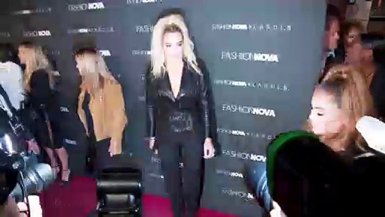 Khloe Kardashian & James Corden Have A "Moment" In Kardashians 2nd Episode