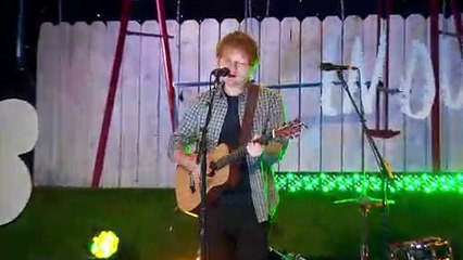 Justin Bieber Using Victoria’s Secret Models To Promote His Music