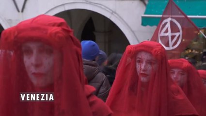 Greta Thunberg banned from Venice after dying Grand Canal green in COP30 protest