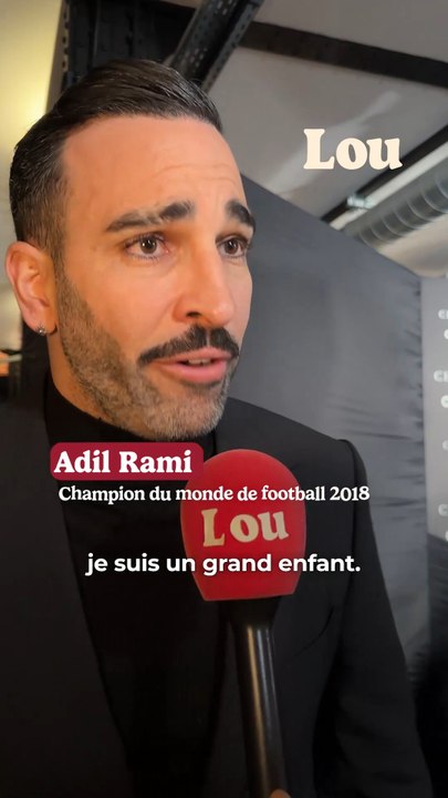 On a croisé Adil Rami à la soirée Orlinski x Charnay. À la maison, le champion du monde de foot 2018 est assez compet’ avec ses 2 garçons.