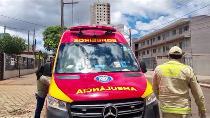 Bombeiros atendem vítima de ataque de animal na Rua Paraná, no Coqueiral
