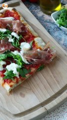 A full-flavoured raw tomato sauce, ideal as a topping for pizza or pinsa