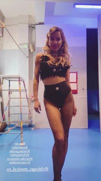 Flavia Mihasan - 20-21.11.2024\Acasă, în living: cadouri, pomană, gratuități. Reclamă. Repetiții Chicago, la Circul Metropolitan București. \ Chicago, prima seară.