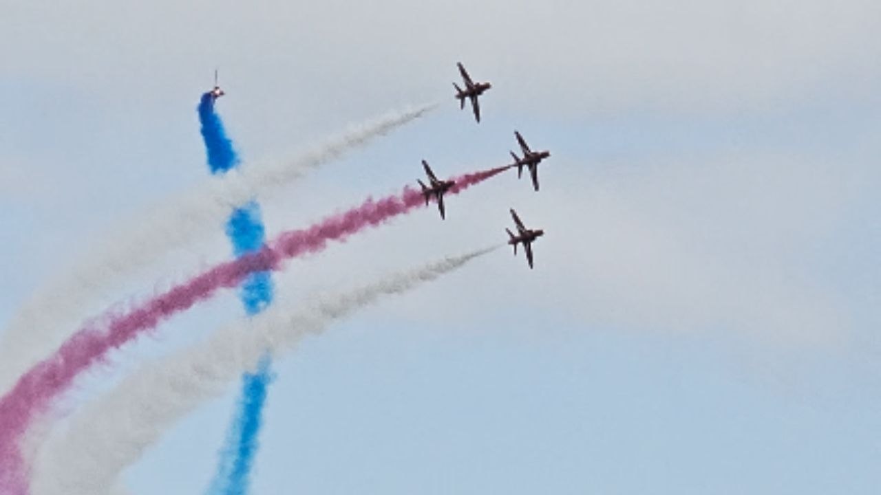 Red Arrows put on a breathtaking show at the 2025 Eastbourne Airshow