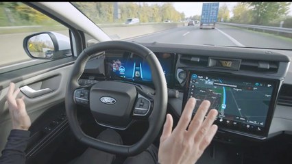 La conduite Ford BlueCruise permet la conduite autoroutière "mains libres, yeux sur la route"