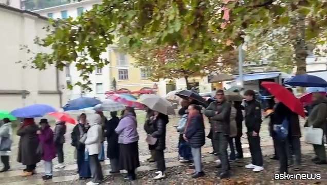 A Milano l'addio a Ornella Vanoni, fra la sua musica e tanta commozione