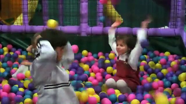 Quelque chose demeure ici Film en Français Stefanie Powers Margot Kidder I Stewart Bick